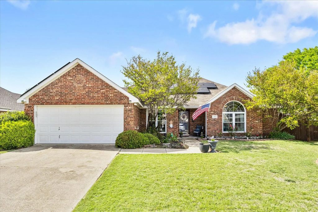 302 Glen Oak Trail, Forney