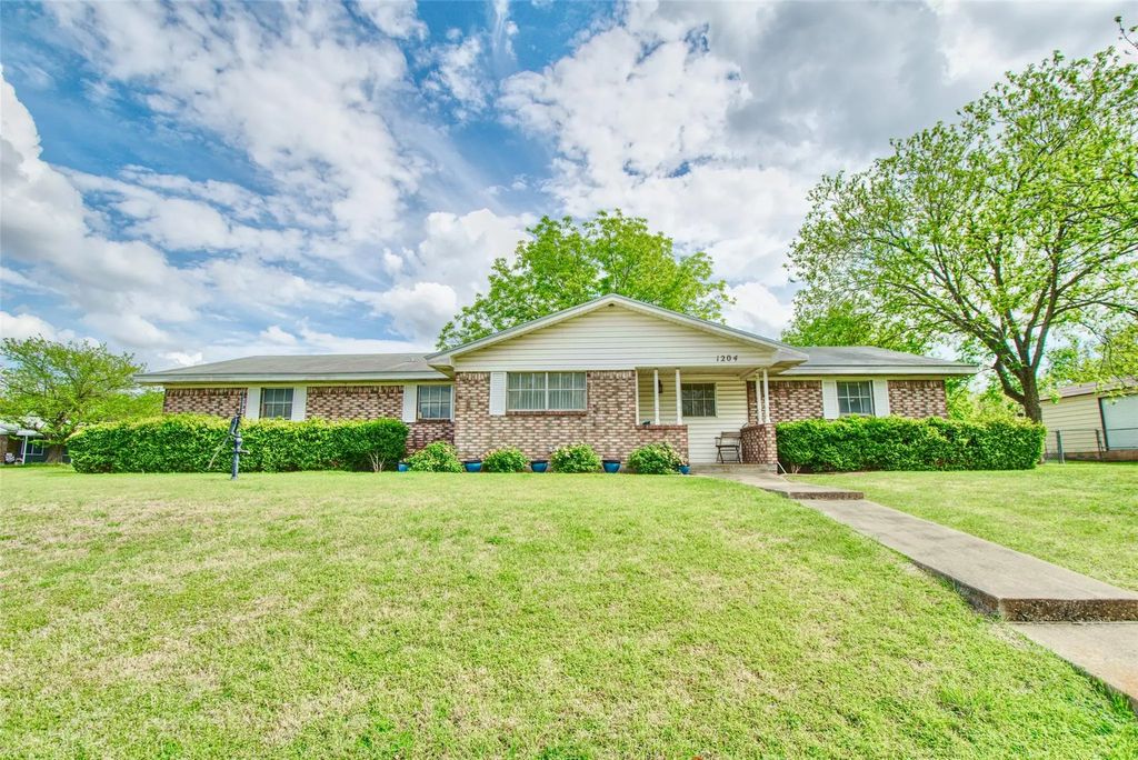 1204 W 21st Street, Clifton