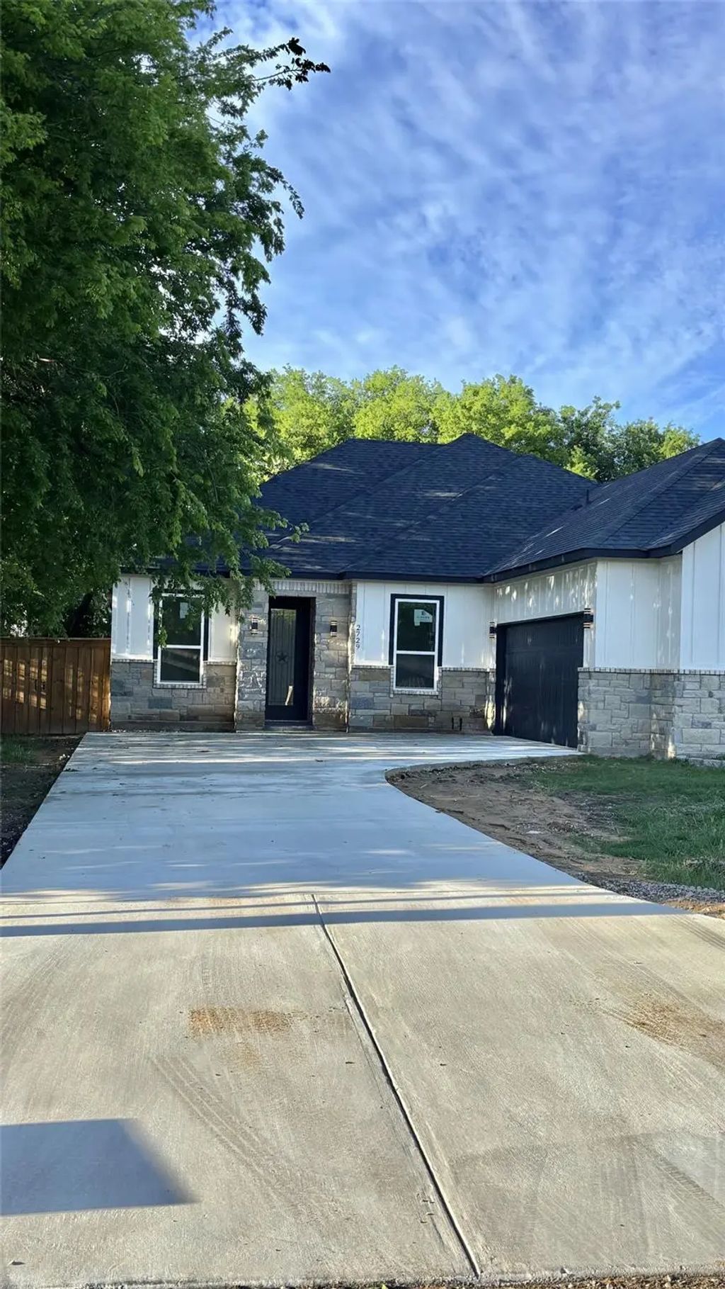 2729 Pike Drive, Lancaster