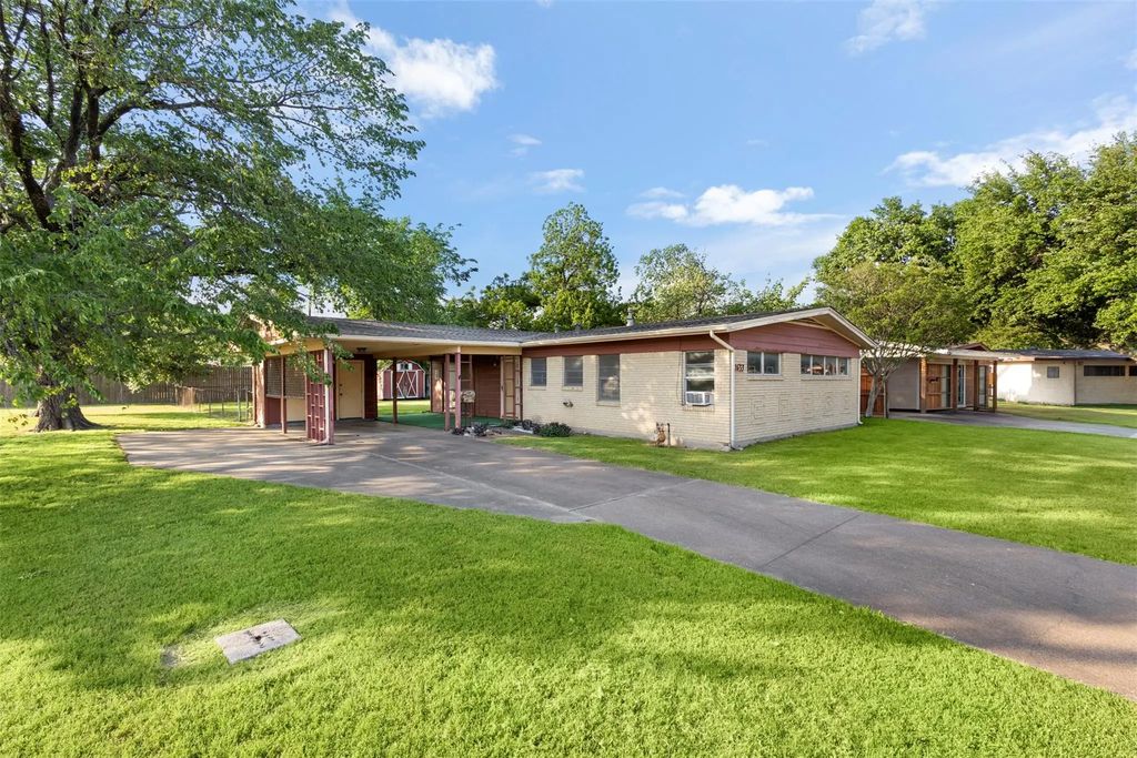 1633 Park Place, Irving
