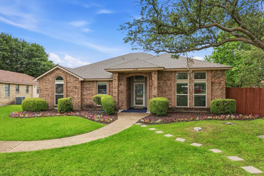 7124 Don Gomez Lane, Garland