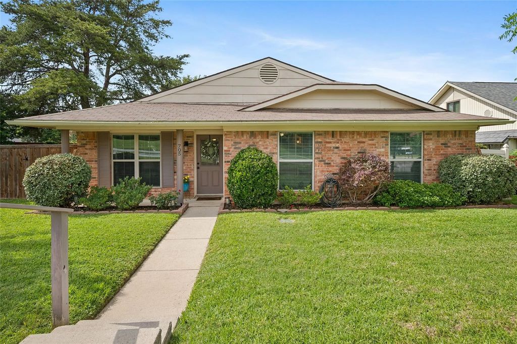 705 Walnut Drive, Lewisville