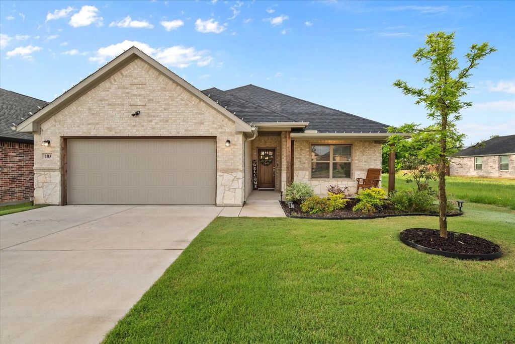 103 Randal Row, Corsicana