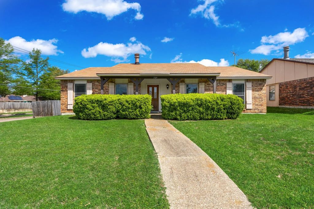 729 Via Altos, Mesquite