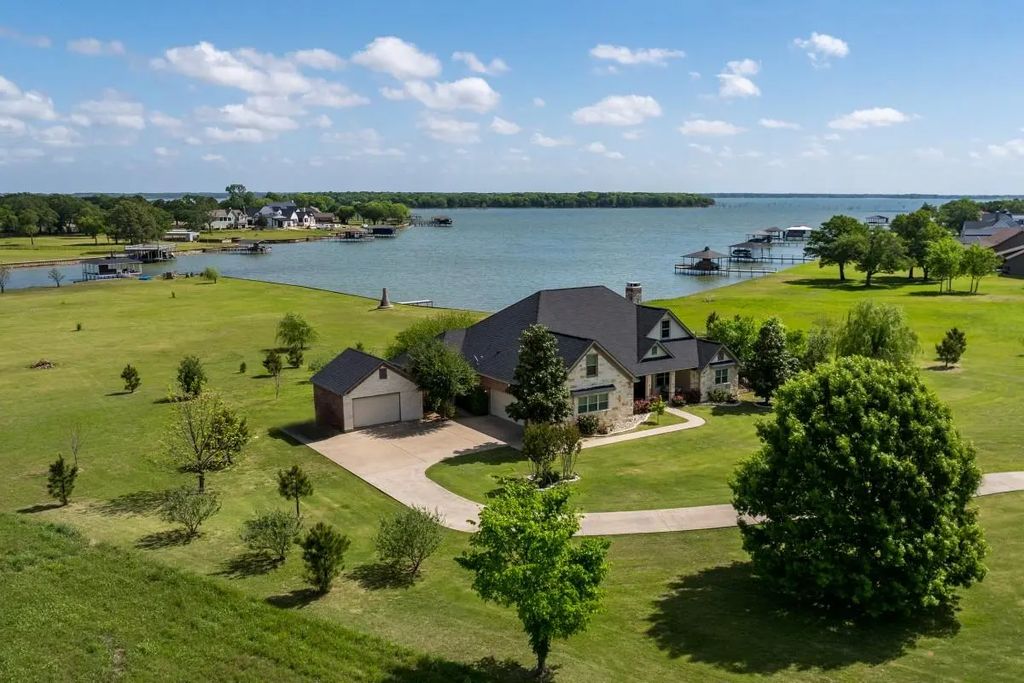 104 Crepe Myrtle, Corsicana