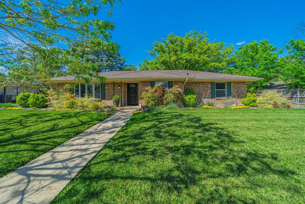 2422 Greenwood Drive, Grand Prairie