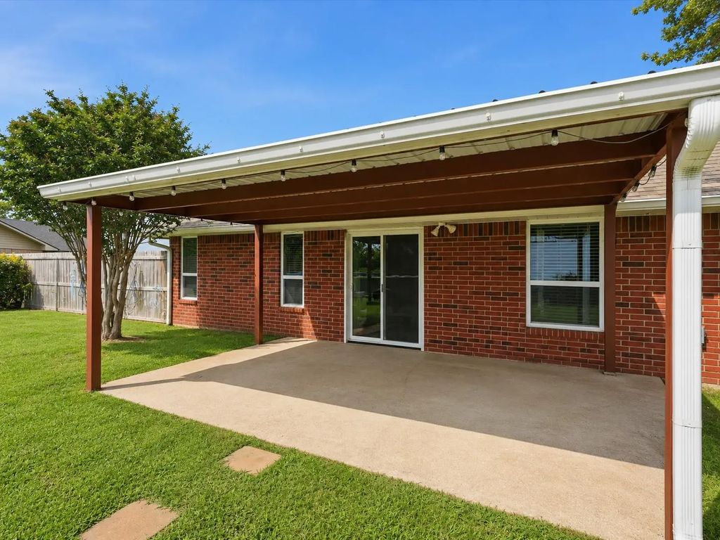 636 E Eubank Street, Mabank
