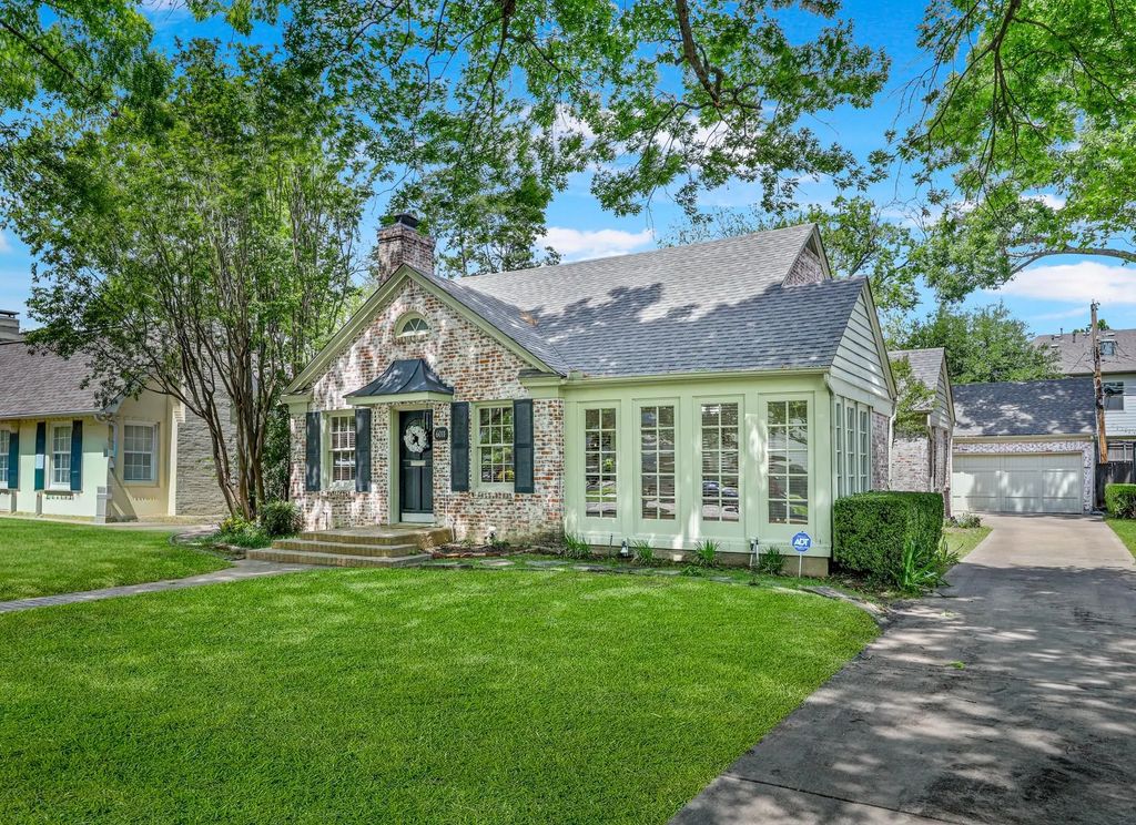 6011 Mccommas Boulevard, Dallas