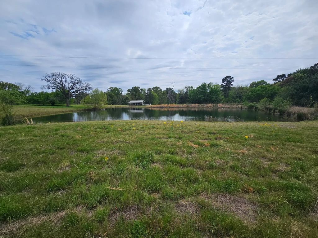 7247 County Road 4334, Larue