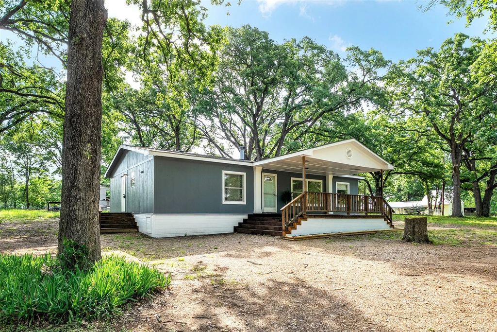 102 Lakewood Drive, Mabank