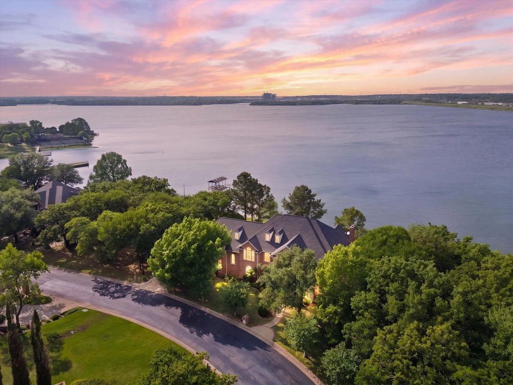 5815 Bay Club Drive, Arlington