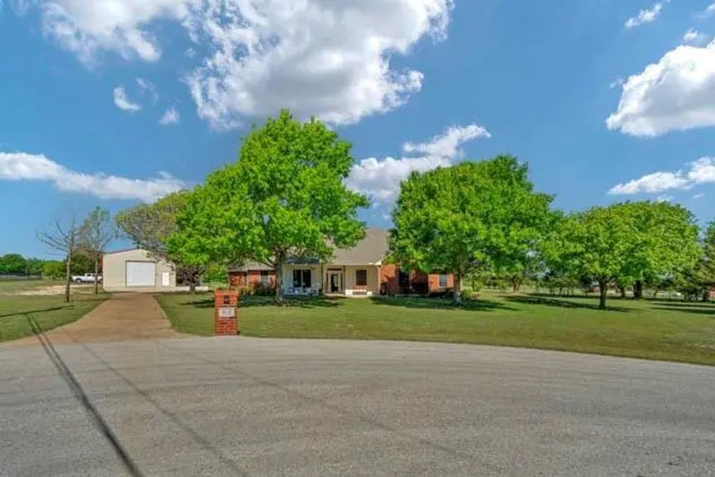 1411 Honeysuckle Ridge Court, Midlothian