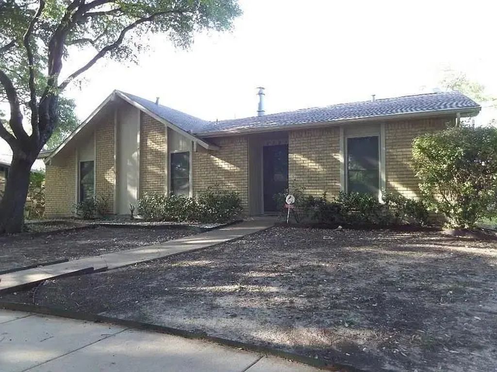 11015 Wallbrook Drive, Dallas