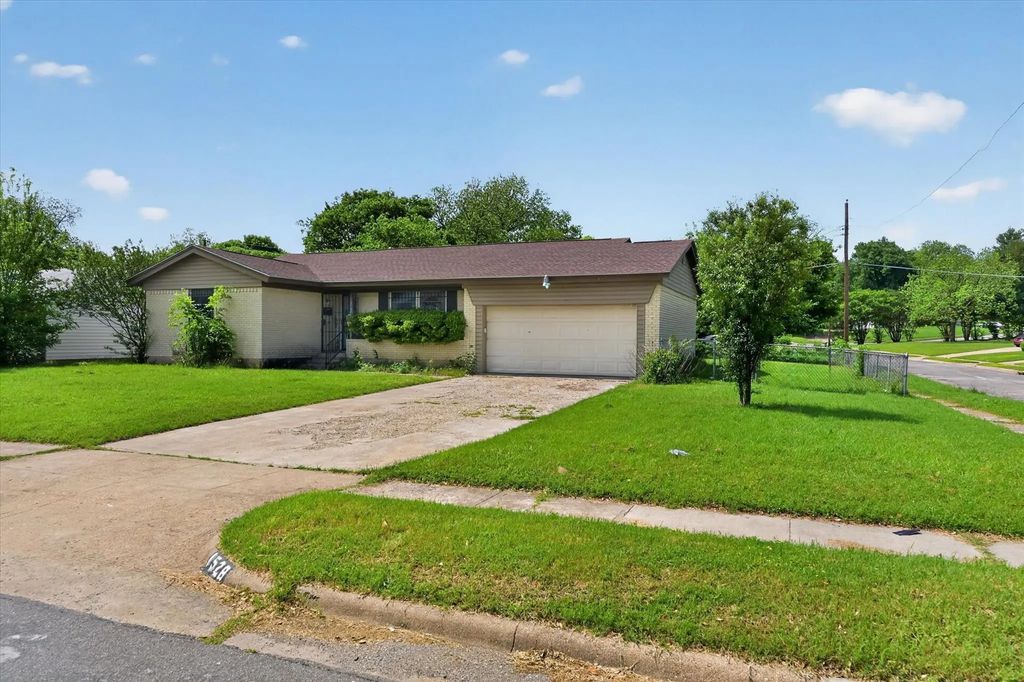 1528 Wagon Wheels Trail, Dallas
