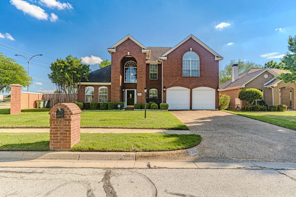 1200 Hillary Lane, Arlington
