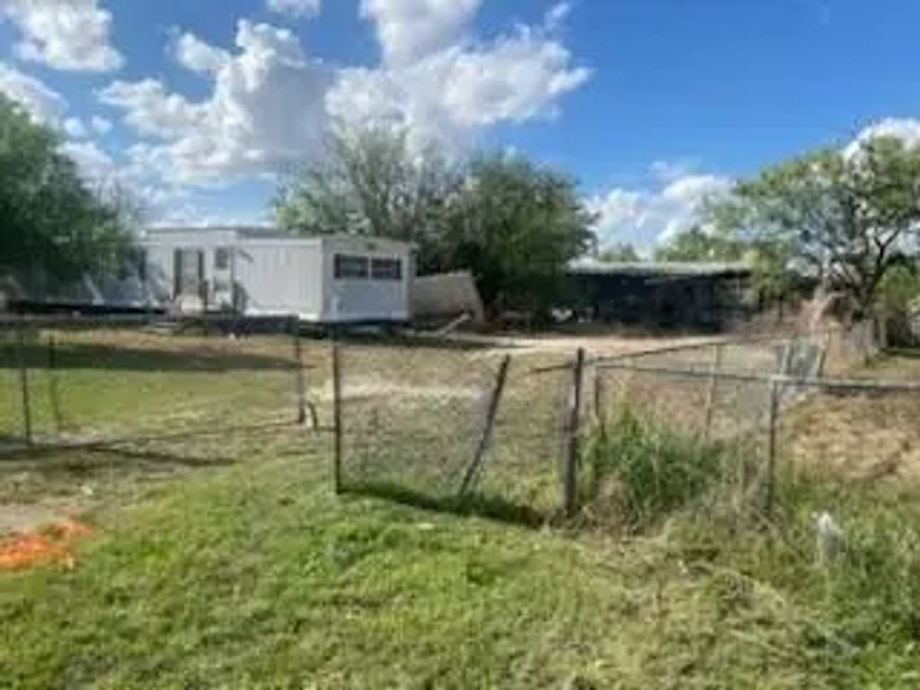 105 Concho Street A, Tye