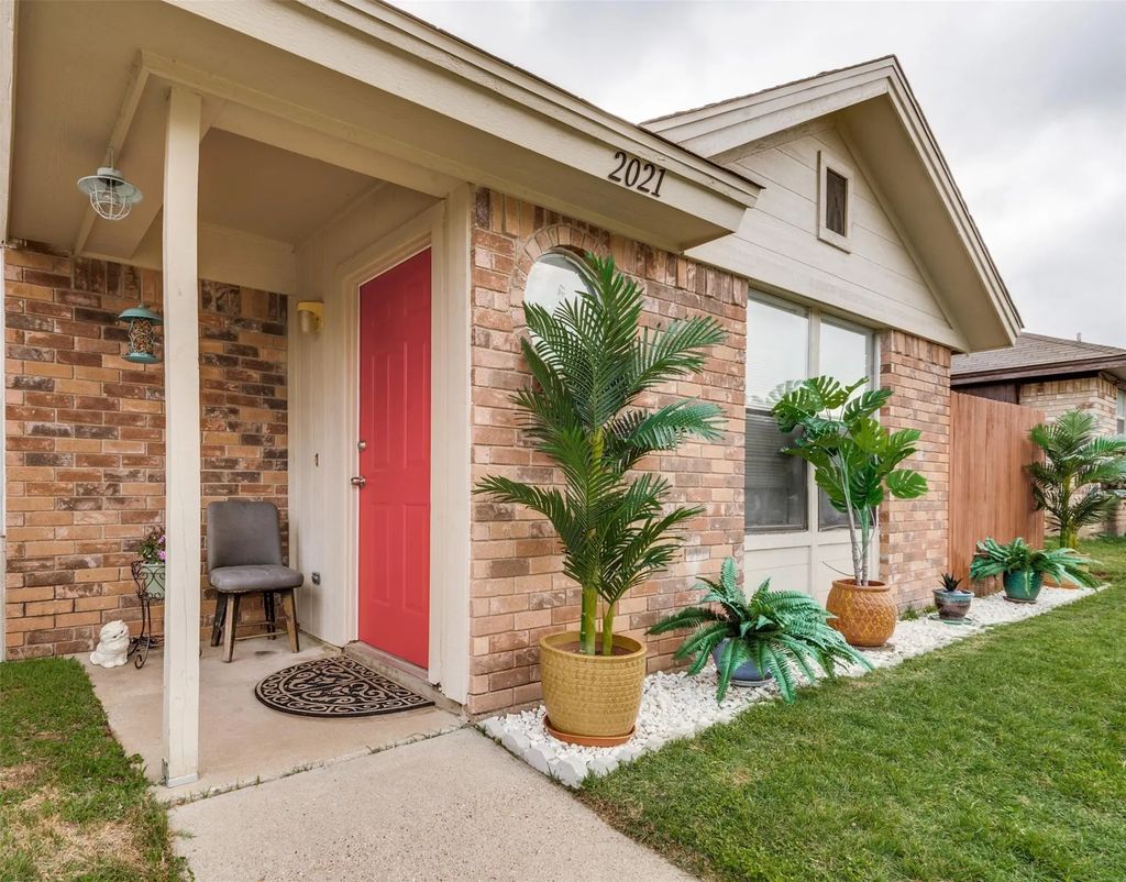 2021 Minnie Drive, Arlington