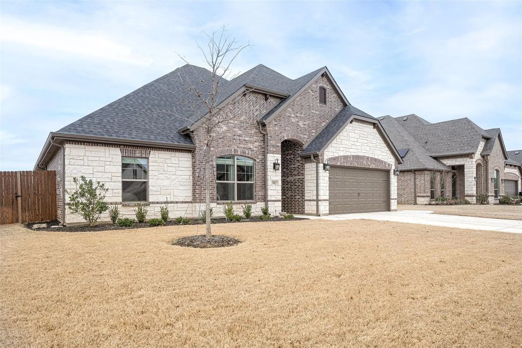 912 Meadow View Drive, Cleburne