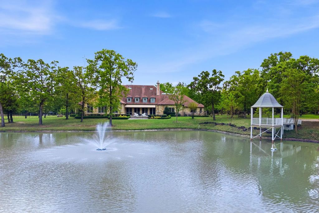 535 Private Road 6404, Canton