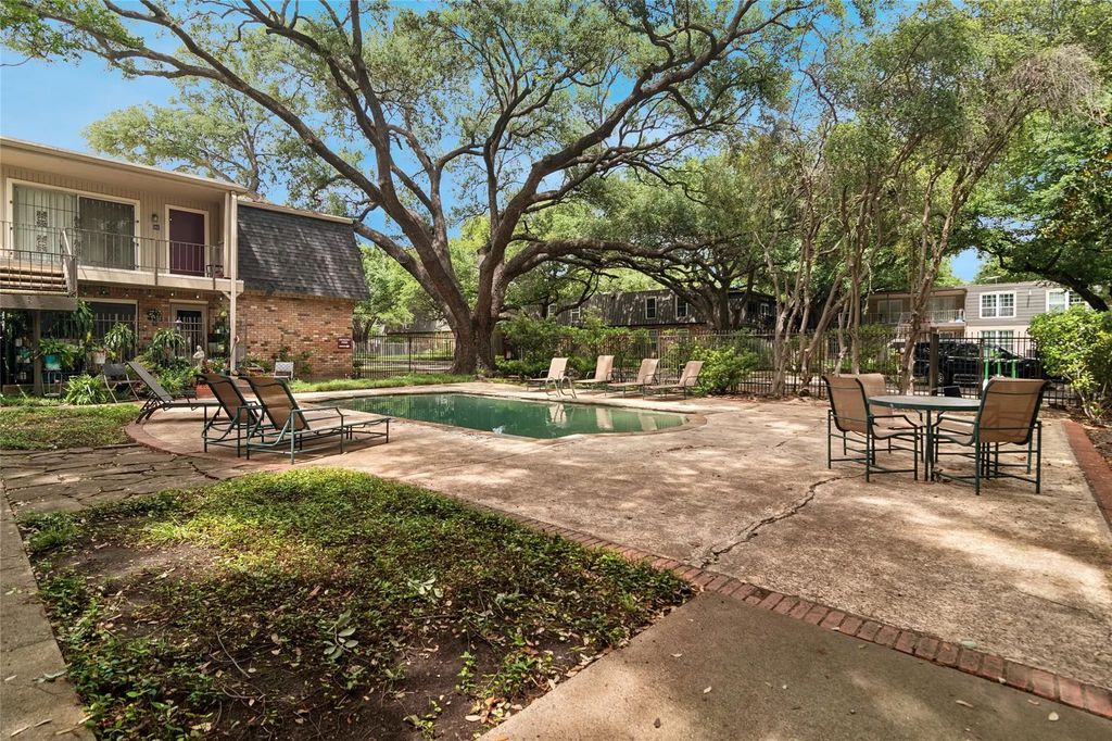 5311 Fleetwood Oaks Avenue 163, Dallas