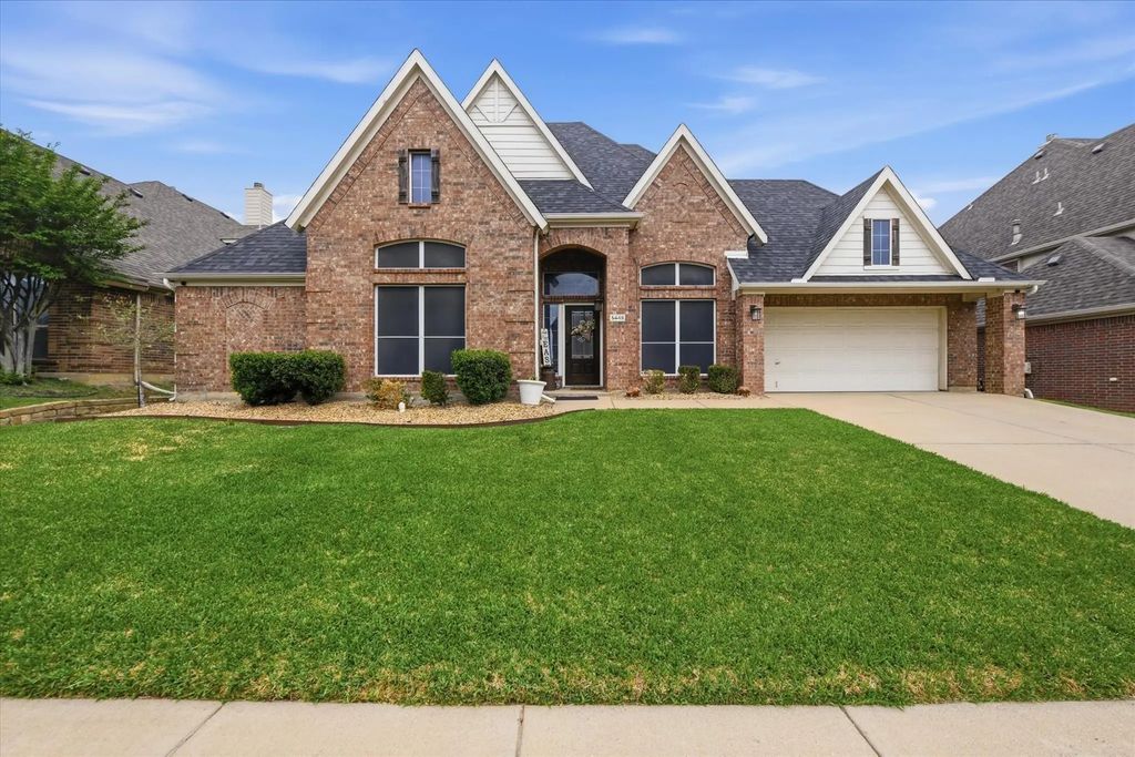5449 Lori Valley Lane, Fort Worth