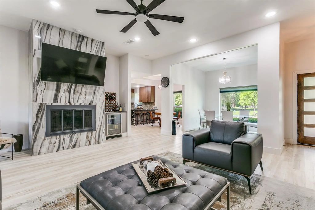 1561 Century Oaks Drive, Lewisville