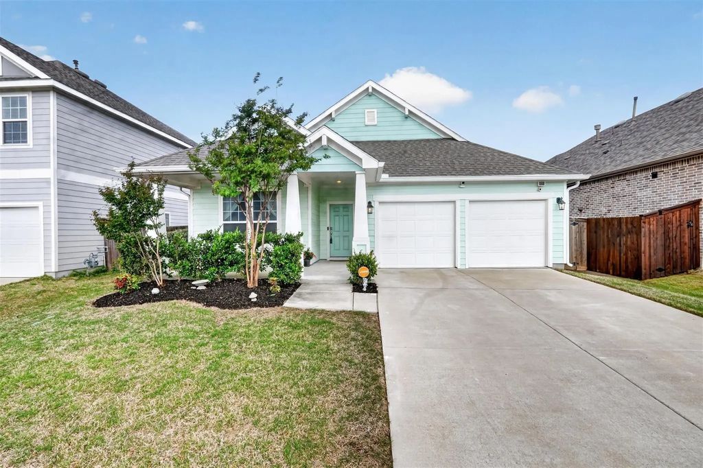 2042 Clearmist Way, Royse City