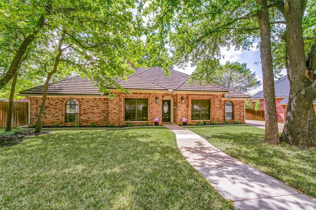3914 Ambleside Drive, Colleyville