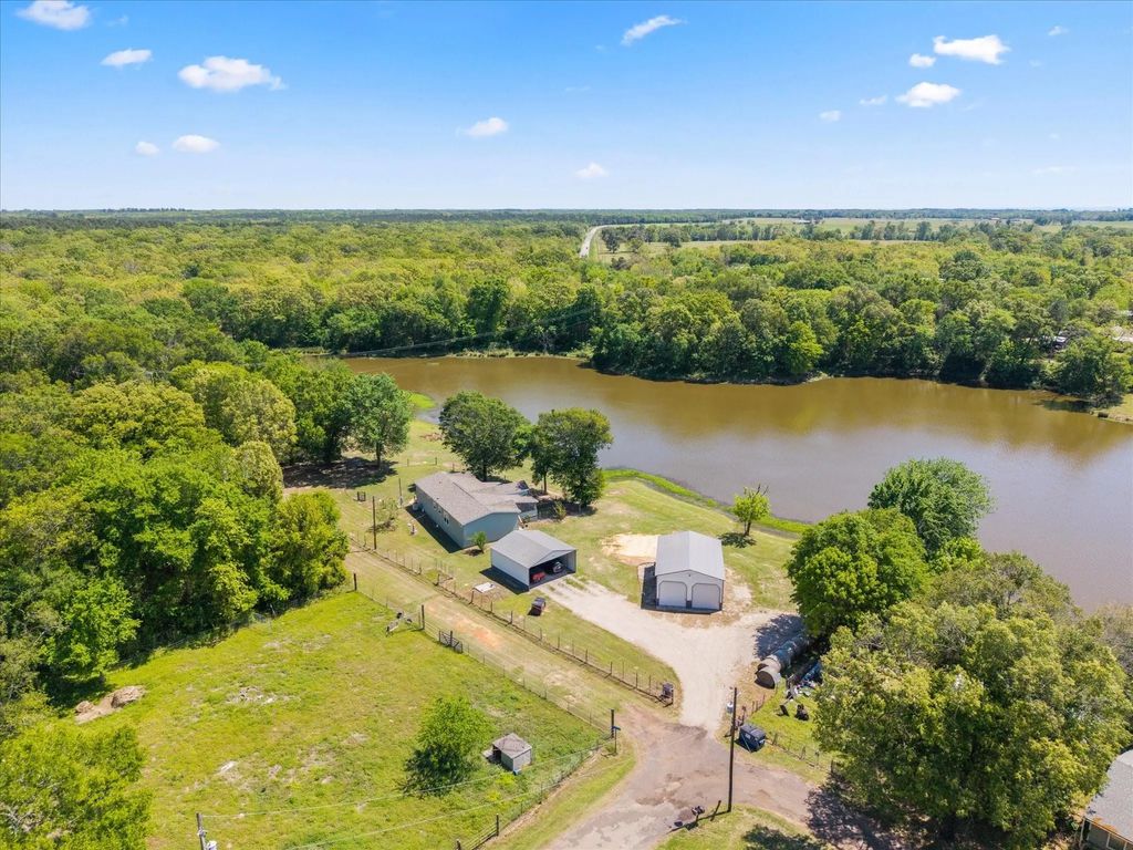 140 Private Road 5679, Alba