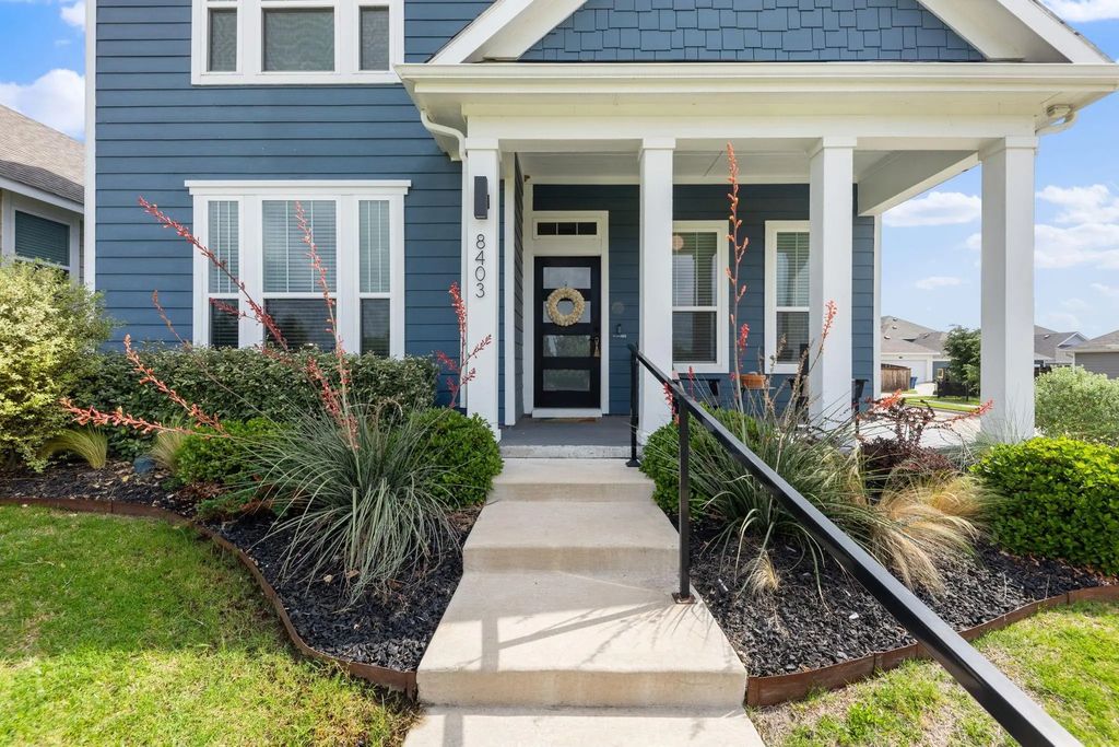 8403 Martinique Mews, Rowlett