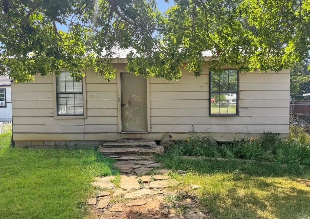 1220 Maple Street, Graham