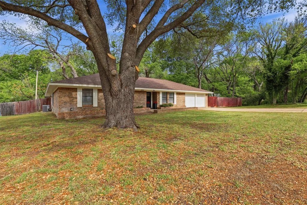 300 Hidden Valley Drive, Aledo