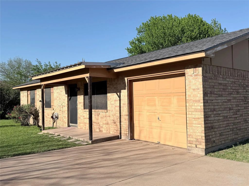 2217 Long Creek Court, Granbury