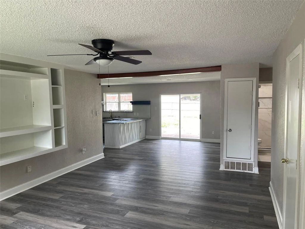 3817 Bremerton Street, Irving