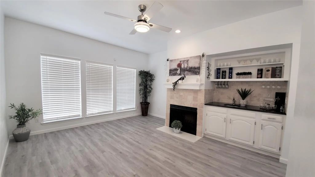 5100 Verde Valley Lane 167, Dallas