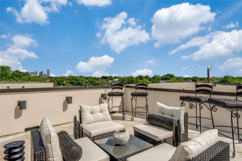 2043 Canada Drive, Dallas