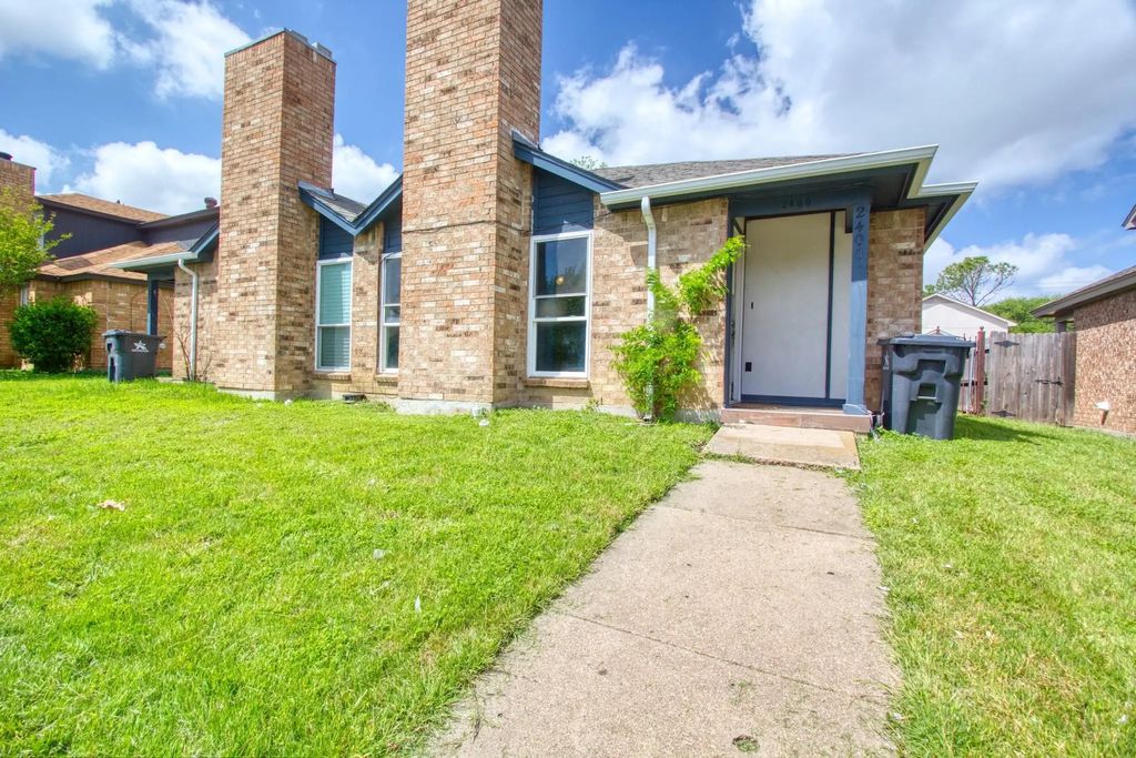 2400 Summer Place Drive, Arlington