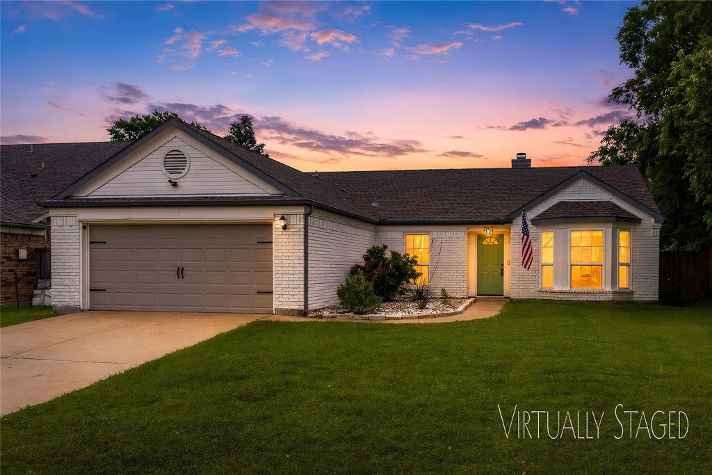 7802 Park Lane, Rowlett