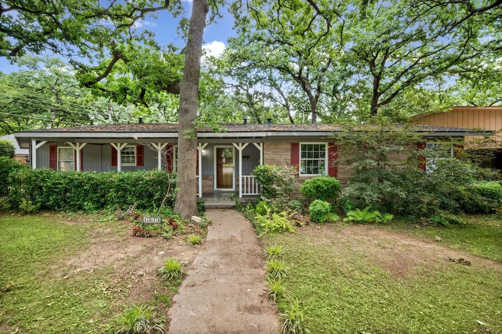 1311 W Lavender Lane, Arlington