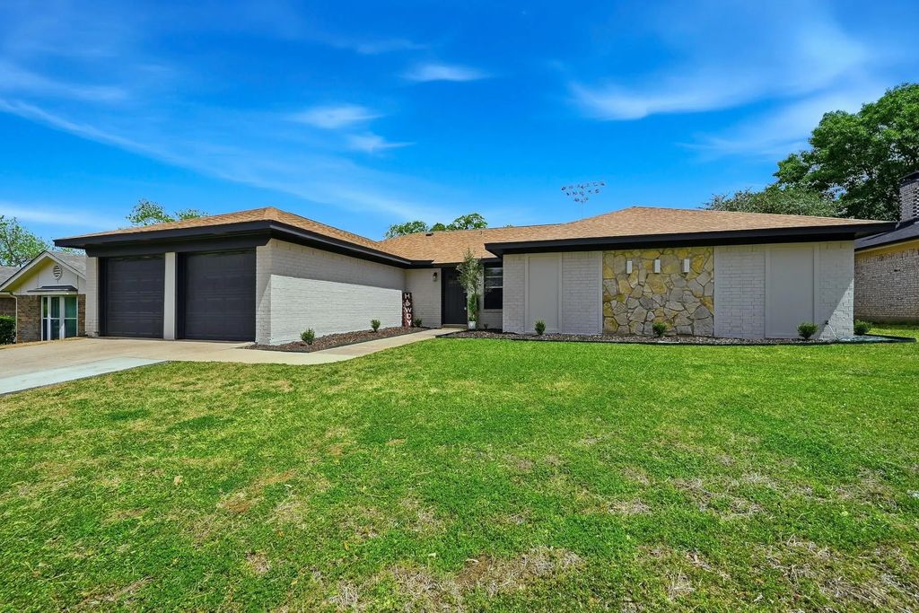 3813 Fox Hollow Drive, Bedford