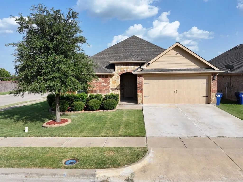 1060 Sadie Street, Forney