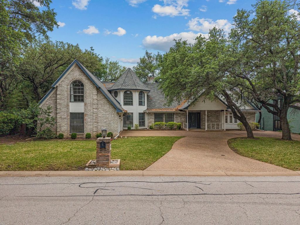 8809 Random Road, Fort Worth