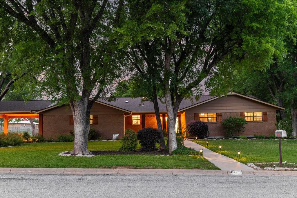 1700 16th Street, Brownwood