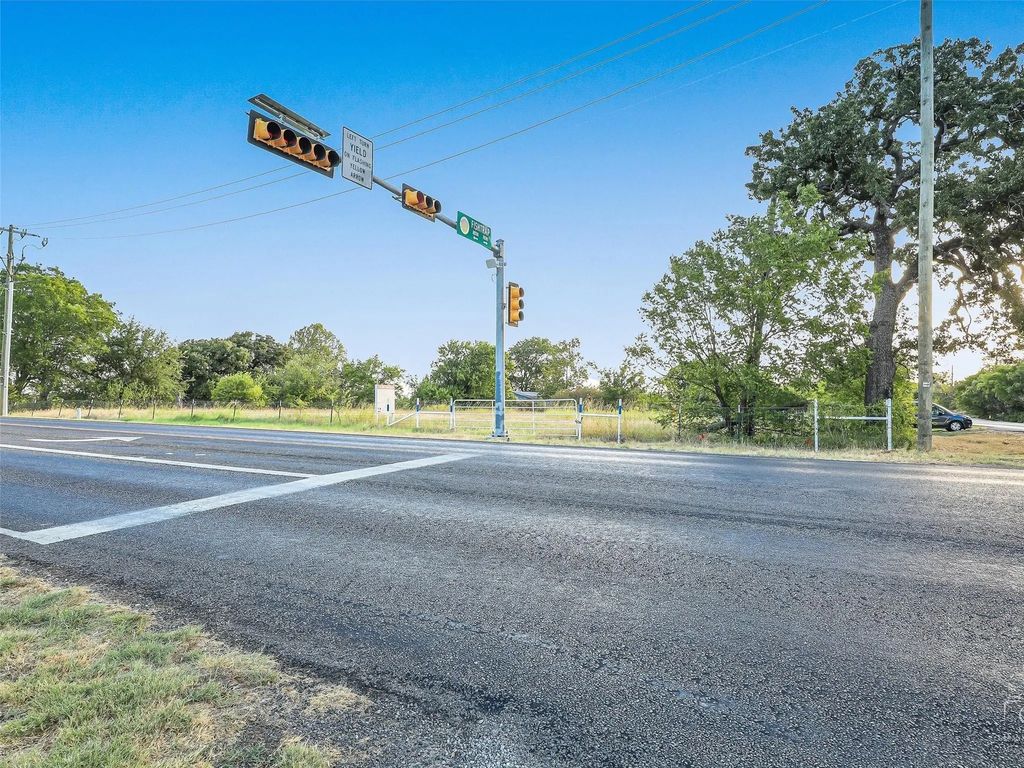 7801 Fishtrap, Cross Roads