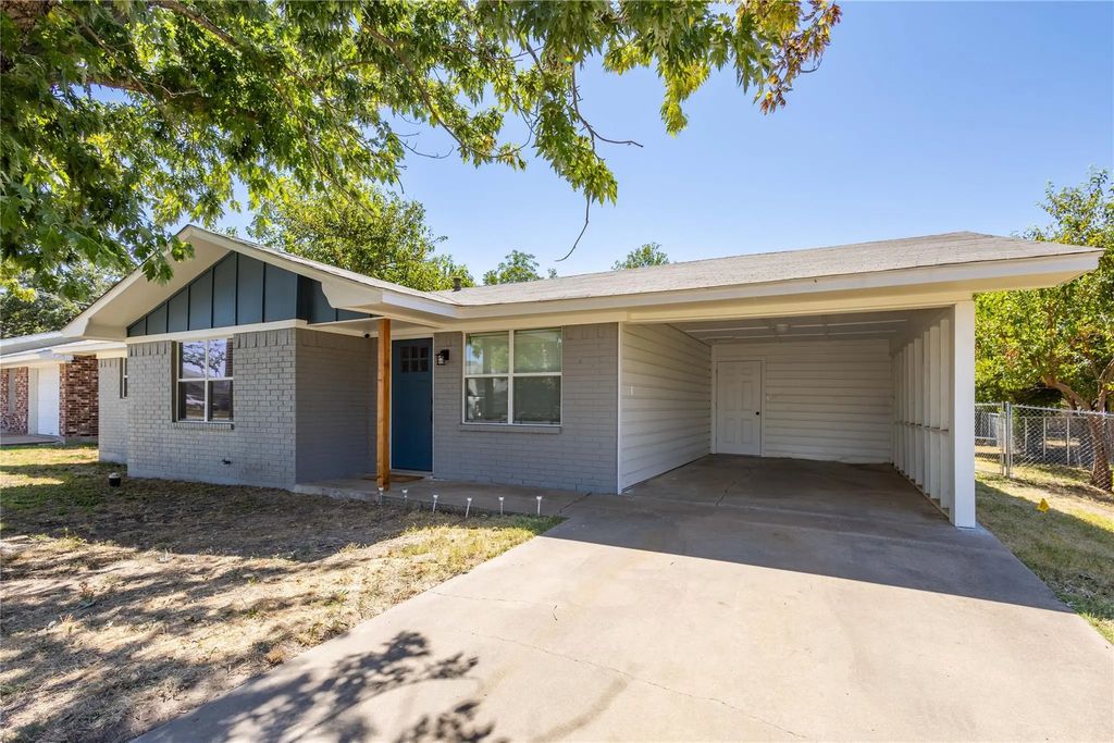 1660 W Cage Street, Stephenville
