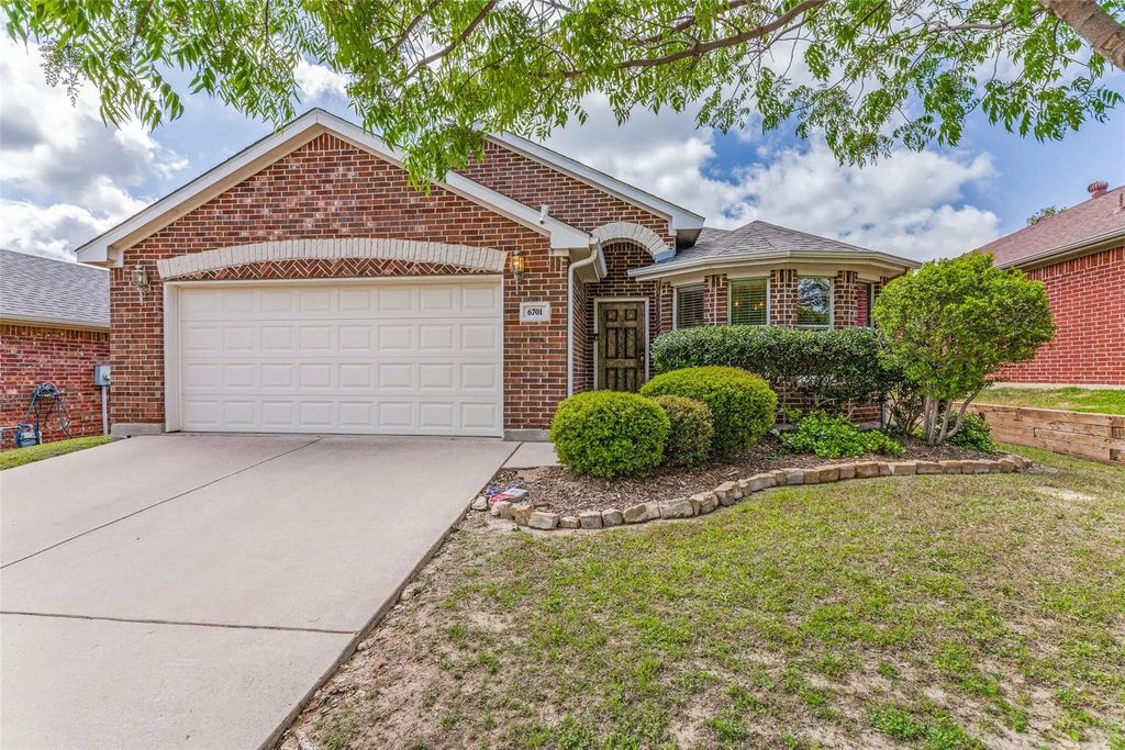 6701 Sierra Madre Drive, Fort Worth