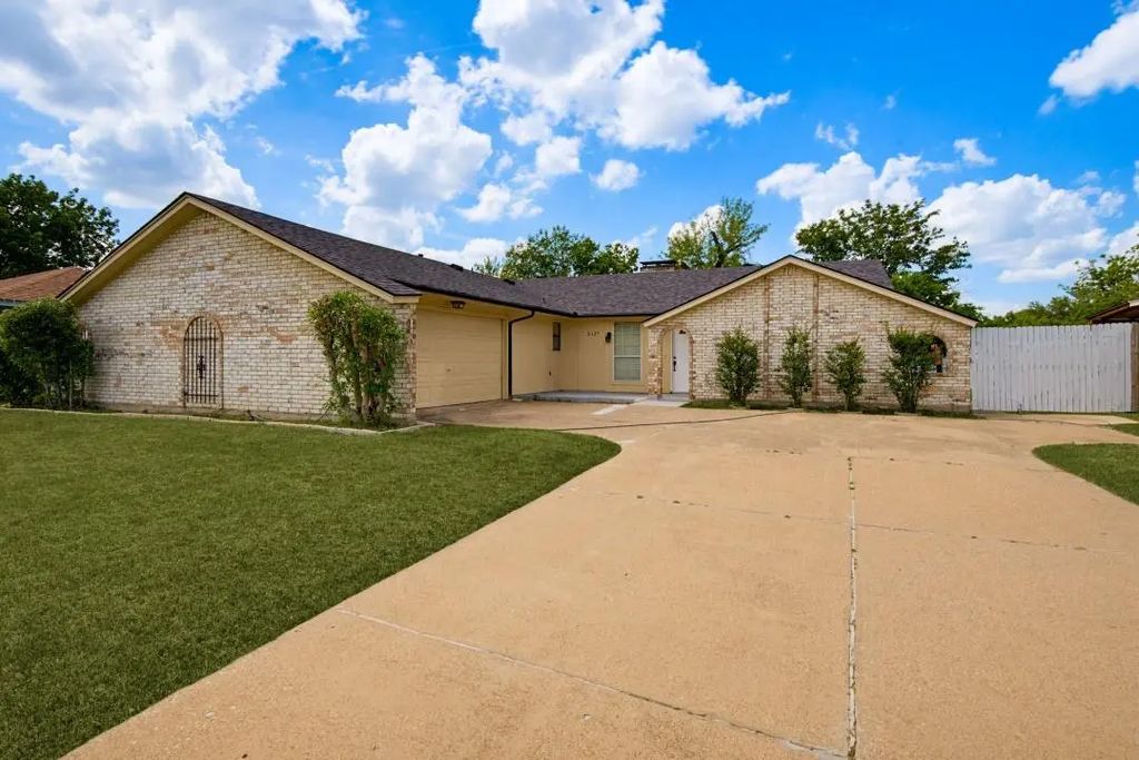 2127 Tampico Drive, Carrollton