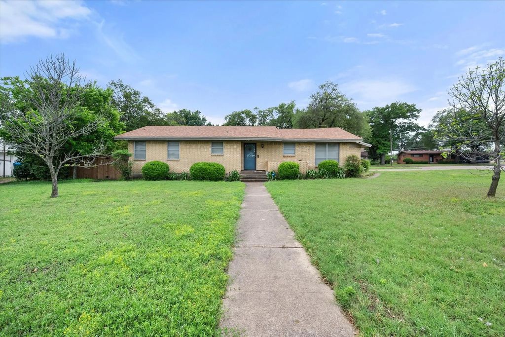 2266 Myrtlewood Drive, Dallas