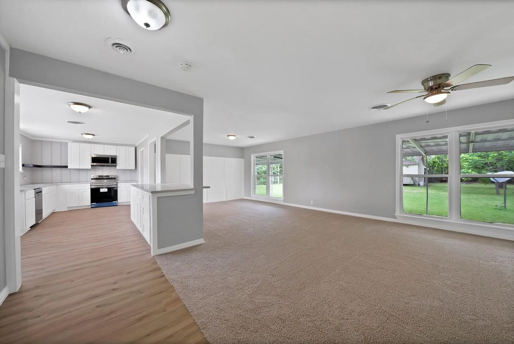 109 Brookhollow Drive, Terrell
