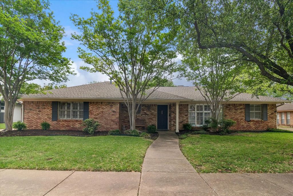 3302 Peachtree Lane, Pantego